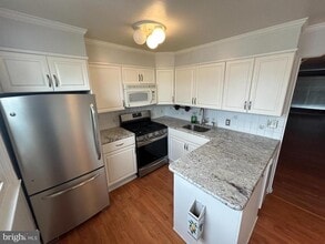 10830 Perrin Rd in Philadelphia, PA - Building Photo - Building Photo