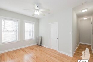 1912 W Winona St, Unit 1932-3 in Chicago, IL - Building Photo