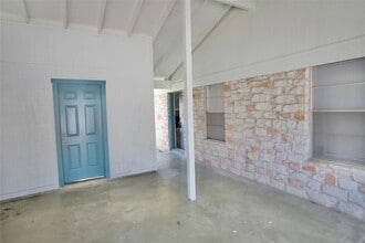 1301 Glenda Dr, Unit B in Round Rock, TX - Foto de edificio - Building Photo