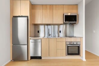 7480 N Delaware Ave in Portland, OR - Building Photo - Building Photo