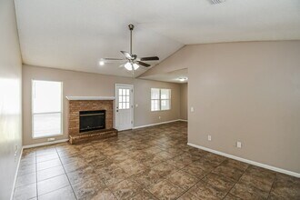 8244 Sawmill Creek Dr in Jacksonville, FL - Building Photo - Building Photo