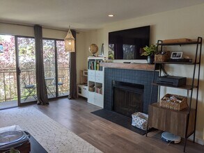 9710 Greenwood Ave N, Unit 406 in Seattle, WA - Foto de edificio - Building Photo