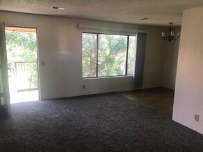 888 Greenfield Ave in Hanford, CA - Building Photo - Building Photo