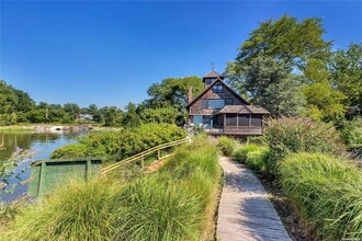 3 Water Ln in Manhasset, NY - Building Photo - Building Photo