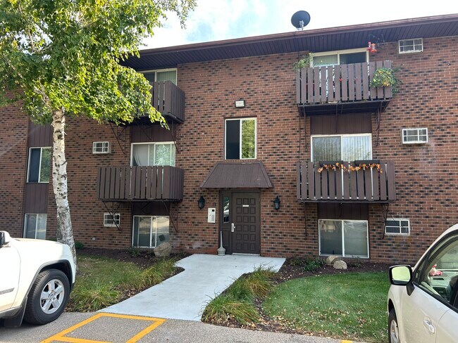 1614 E Harding Dr in Appleton, WI - Building Photo - Building Photo