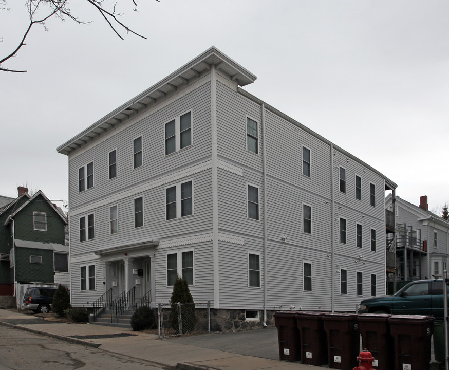 30 Tufts Ave in Everett, MA - Foto de edificio