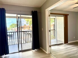 6492 Royal Woods Dr in Ft. Myers, FL - Building Photo