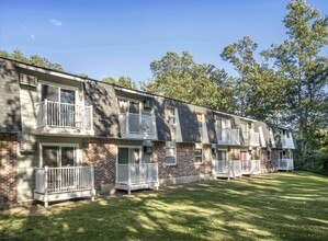 Brookview Court Apartments in Rotterdam, NY - Building Photo - Building Photo