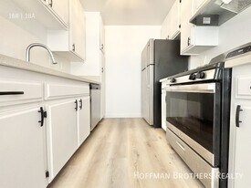 11817 Victory Blvd, Unit 107 in Los Angeles, CA - Building Photo