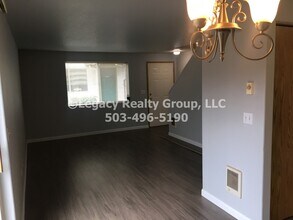 6635-6639-6639 SE 97th Ave in Portland, OR - Foto de edificio - Building Photo