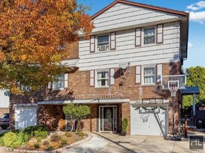 57-75-75 Cloverdale Blvd in Queens, NY - Building Photo - Building Photo