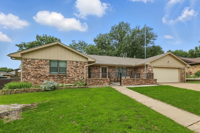 1806 Oak Creek Dr