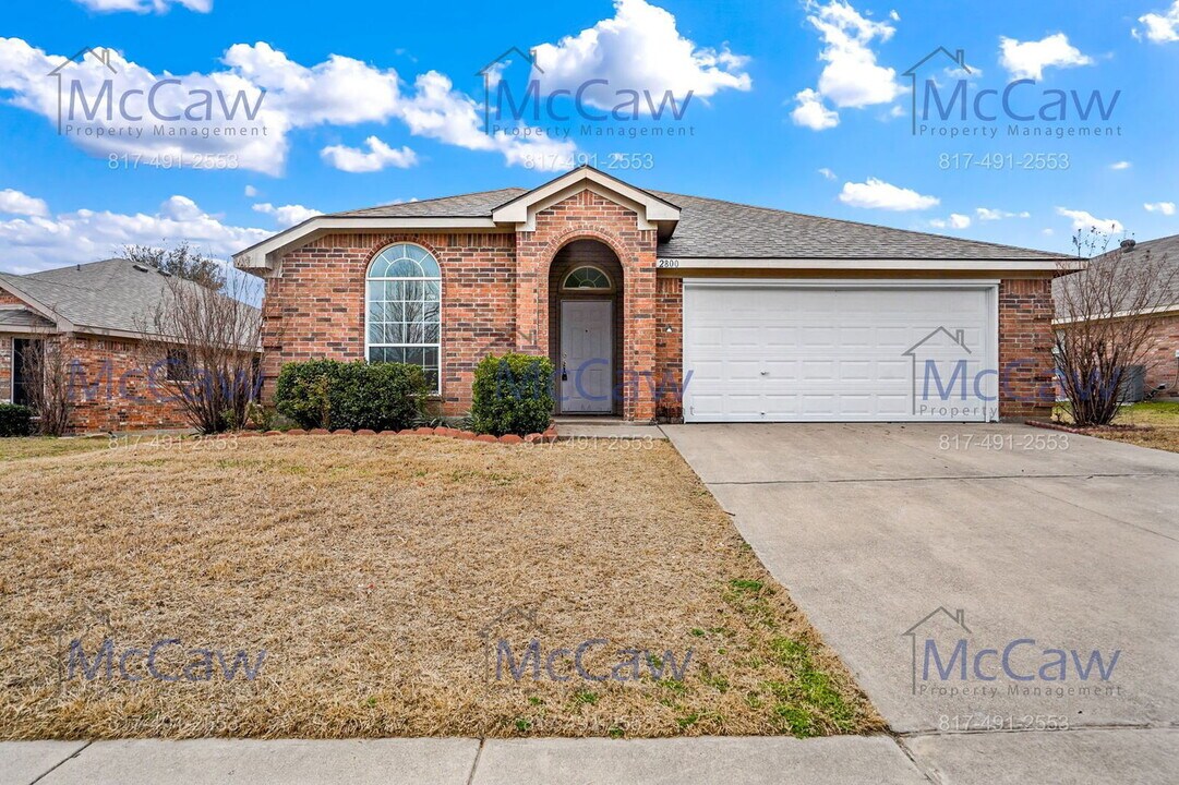 2800 Wakecrest Dr in Fort Worth, TX - Building Photo