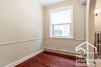 544 W Surf St, Unit G in Chicago, IL - Foto de edificio - Building Photo