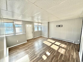 403 25th St, Unit 1F in Watervliet, NY - Building Photo