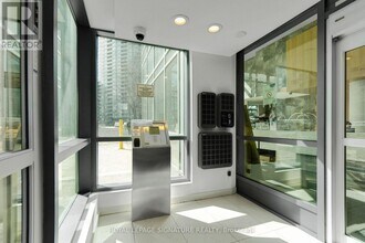 209 Fort York Blvd in Toronto, ON - Building Photo - Building Photo