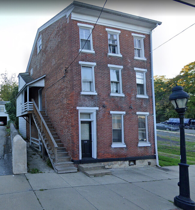 126 N Main St, Unit 1 in Spring City, PA - Building Photo - Building Photo