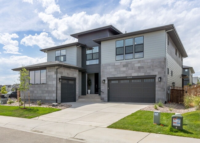 4439 Hickory Hl St