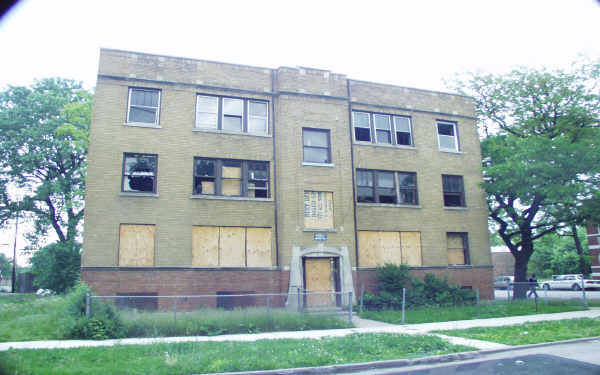 740 E 68th St in Chicago, IL - Building Photo