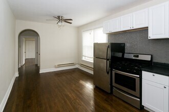 918 Green Bay, Unit G4 in Northfield, IL - Foto de edificio - Building Photo