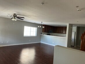 25792 Iris Ave in Moreno Valley, CA - Foto de edificio - Building Photo