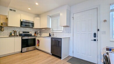 1030 Casa Dr in Schaumburg, IL - Building Photo - Building Photo