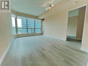 8 Lee Centre Dr in Toronto, ON - Building Photo - Building Photo