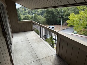 2055 Ascot Dr, Unit 207 in Moraga, CA - Foto de edificio - Building Photo