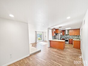 7012 Forum St in San Diego, CA - Building Photo - Building Photo