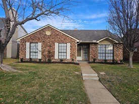 824 Bailey Dr in Cedar Hill, TX - Building Photo