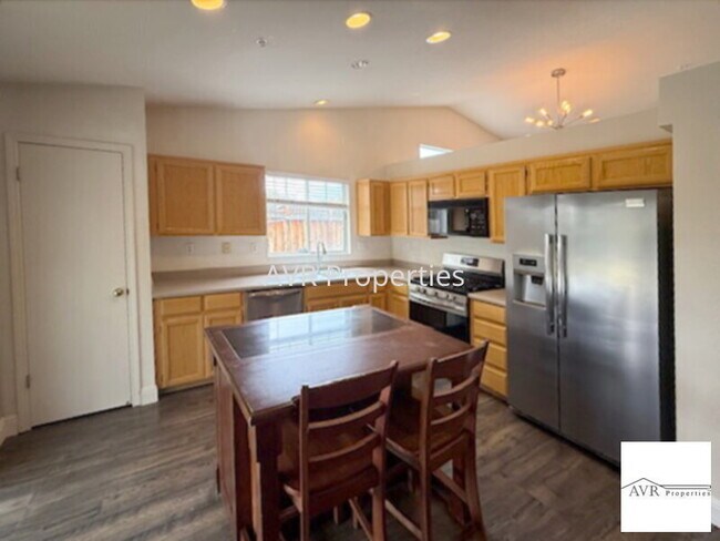 1105 Meadow Dr in Livermore, CA - Building Photo - Building Photo