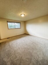 581 SW 3rd Ave in Oak Harbor, WA - Building Photo - Building Photo