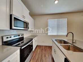 1369 E Old Mesquite St in Kuna, ID - Building Photo - Building Photo