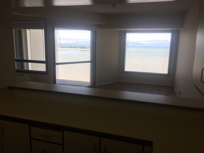 6363 Christie Ave in Emeryville, CA - Building Photo - Building Photo