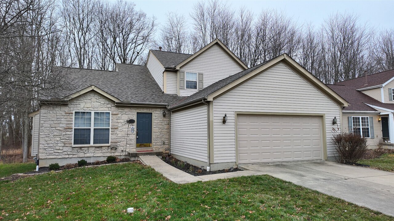 3618 Legend Oaks Dr in Amelia, OH - Building Photo