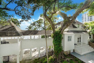 2025 Brickell Ave in Miami, FL - Building Photo - Building Photo