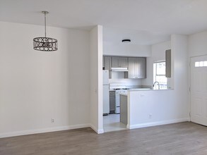 2452 S Centinela Ave, Unit 2 in Los Angeles, CA - Foto de edificio - Building Photo
