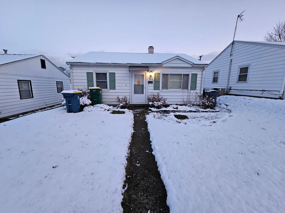 910 Geyer Ave in Mishawaka, IN - Building Photo