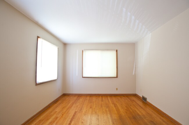 1327 E Colorado St in Milwaukee, WI - Building Photo - Building Photo