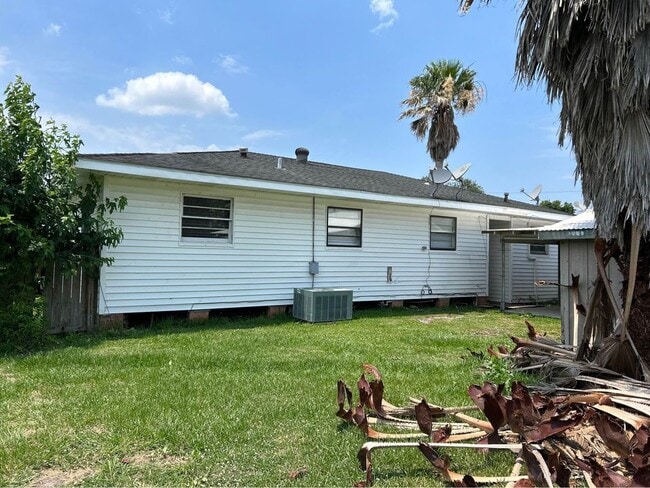 422 Ann Dr in Rayne, LA - Building Photo - Building Photo