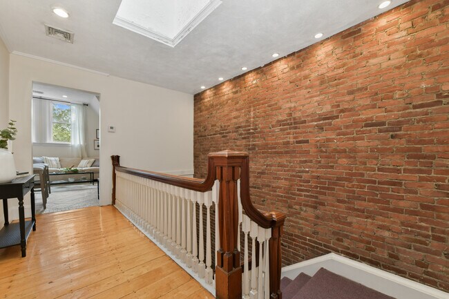 1774 Beacon St, Unit 6 in Brookline, MA - Foto de edificio - Building Photo