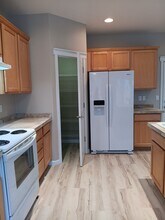 636 Jasmine Cir in Independence, OR - Building Photo - Building Photo