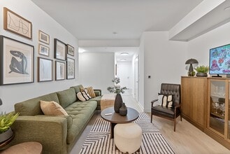 110 Broadway Ave in Toronto, ON - Building Photo - Building Photo