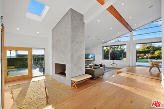 30479 Morning View Dr in Malibu, CA - Building Photo - Building Photo