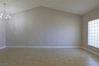 4172 Castilla Circle in Ft. Myers, FL - Foto de edificio - Building Photo