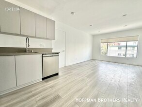 318 S Mariposa Ave in Los Angeles, CA - Foto de edificio - Building Photo