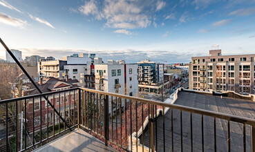 Flora Flats in Seattle, WA - Foto de edificio - Building Photo