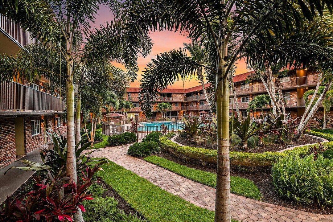 Veranda Flats in St. Petersburg, FL - Foto de edificio