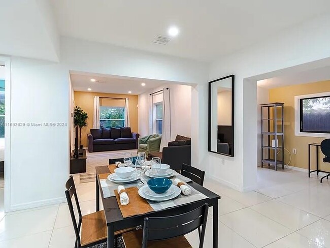 3509 SW 25th Ter-Unit -0 in Miami, FL - Building Photo - Building Photo