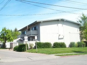 Pauline Creek Apartments in Santa Rosa, CA - Building Photo - Building Photo